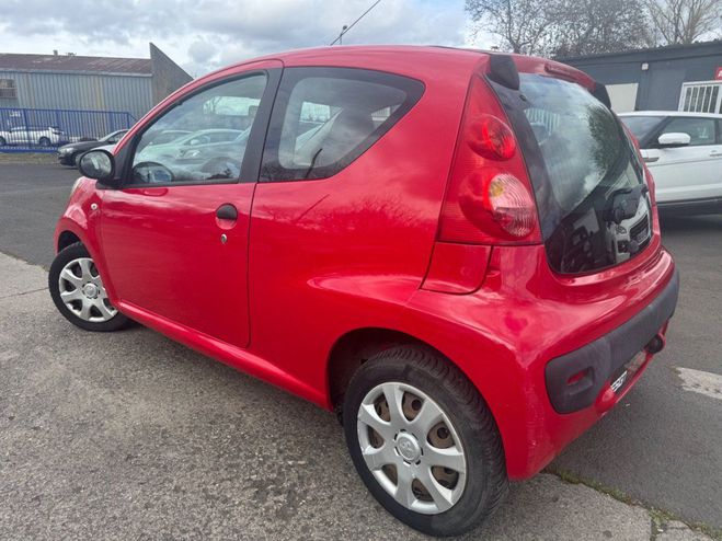 Peugeot 107 1.0i 12V 68CH Trendy 3p Rouge de 2011