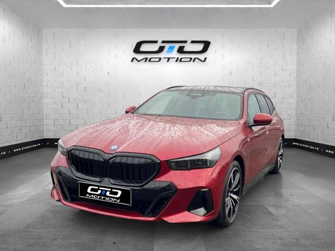 Cliquer pour voir la photo suivante BMW Serie 5 touring 550e xDrive PHEV 489 ch BVA8 G61 Rouge Fire Red de 2024