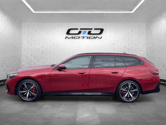 BMW Serie 5 touring 550e xDrive PHEV 489 ch BVA8 G61 Rouge Fire Red de 2024