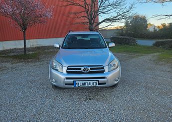  Voir d&eacute;tails -Toyota RAV 4 4 2.2 D-CAT Sol 4X4 177Ch Tr�s Bon Etat. &agrave; Rodez (12)