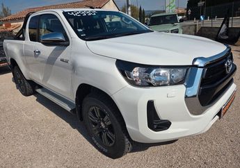  Voir d&eacute;tails -Toyota Hilux Totota legende 2.8l Bva &agrave; L'Isle-sur-la-Sorgue (84)