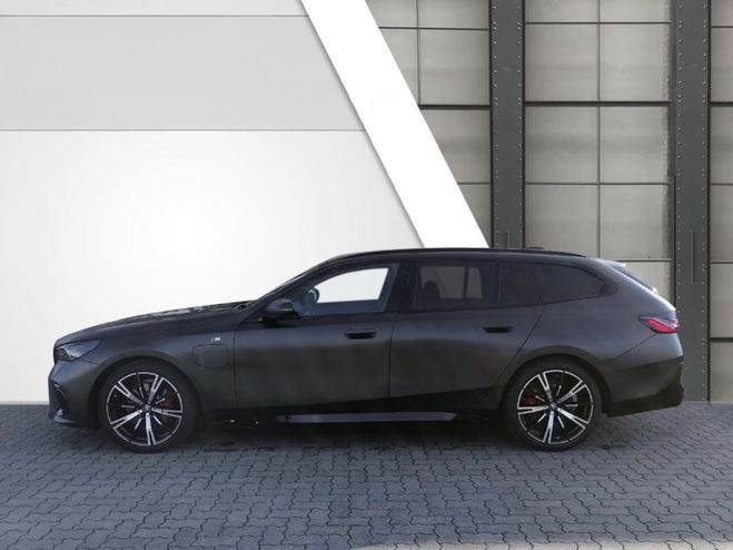 BMW Serie 5 touring 530e - BVA G61 M Sport noir mat de 2024