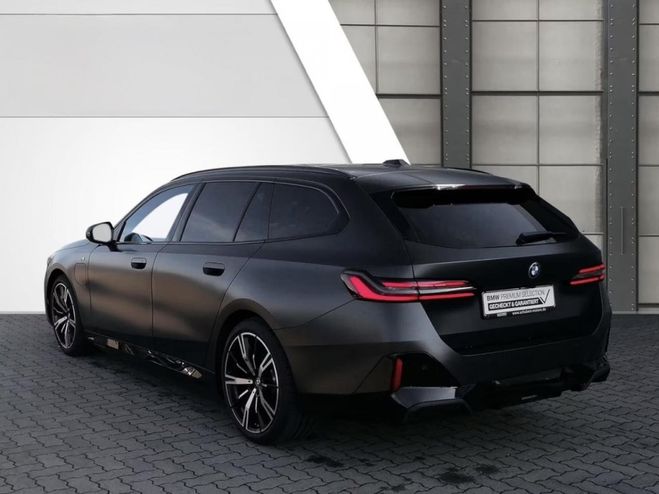 BMW Serie 5 touring 530e - BVA G61 M Sport noir mat de 2024