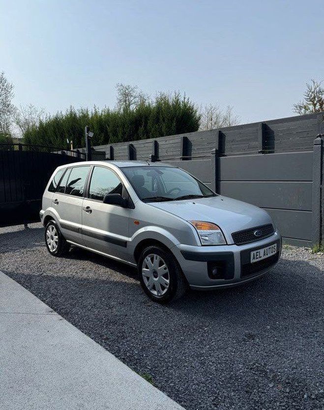 Cliquer pour voir la photo suivante Ford Fusion 1,4 tdci Gris de 2008