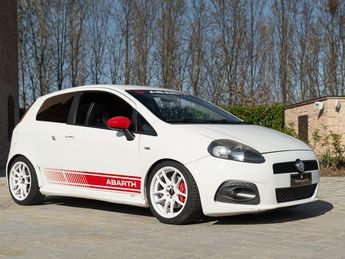  Voir d&eacute;tails -Abarth Grande Punto 2009 - FIA00486 &agrave; Saint-Marcel-de-F�lines (42)