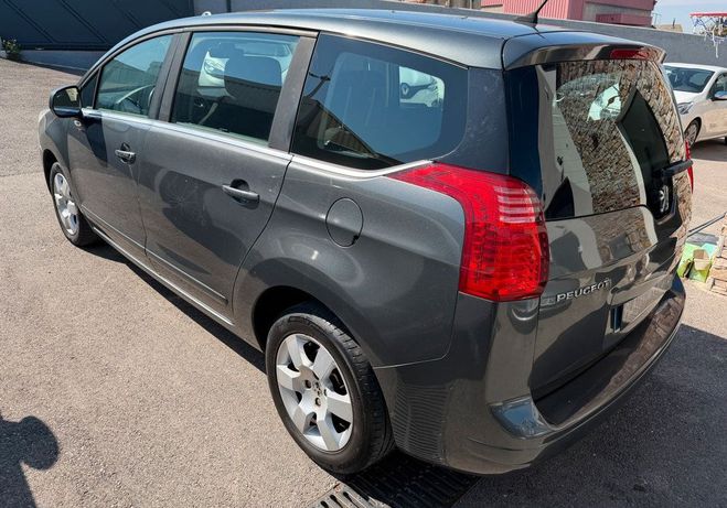 Peugeot 5008 1.6 HDI 112 Fap Premium Pack 7PL Gris de 2010