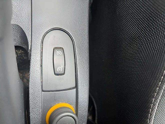 Renault Clio 1.5 DCI 85CH TOMTOM NOIR de 2009