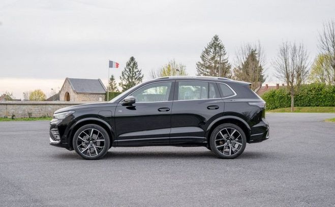 Volkswagen Tiguan EHYBRID R-LINE | TOIT OUVRANT PACK ASSIS Noir de 2024
