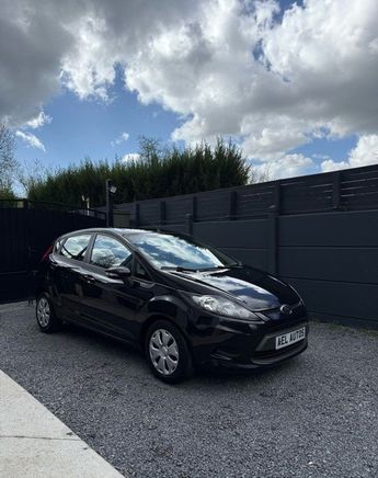  Voir d&eacute;tails -Ford Fiesta 1,6 tdci &agrave; Flers-en-Escrebieux (59)