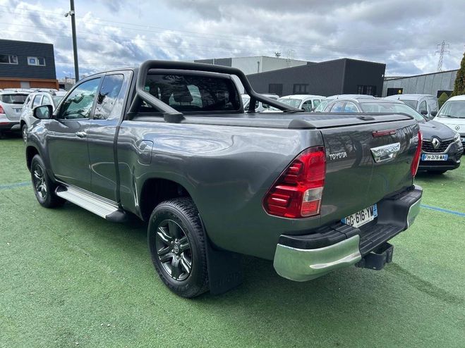 Toyota Hilux XTRA CABINE (28.990 HT) 2.4 D4D 150 LEGE Gris de 2022