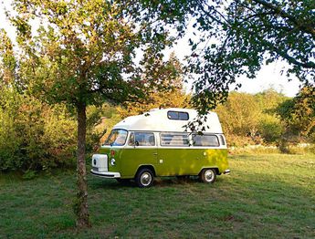  Voir d&eacute;tails -Volkswagen Combi T2B Helsinki avec r�hausse fixe &agrave; Saint-Pierre-de-B�uf (42)