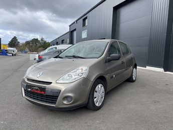  Voir d&eacute;tails -Renault Clio III (B/C85) 1.5 dCi 70ch Business 5p &agrave; Caudan (56)