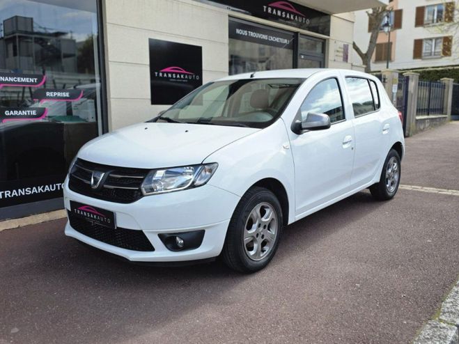Dacia Sandero 1.2 16V 75 E6 SL 10 Ans // Distribution  Blanc de 2015