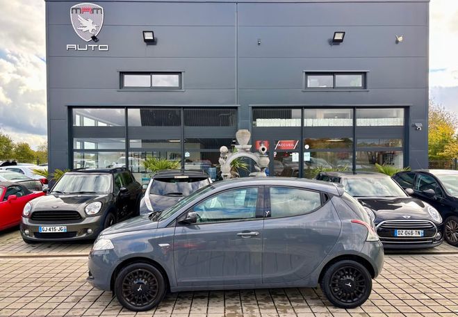 Lancia Ypsilon 5 1.2i - 8V 69 CH ELFANTINO 2014 Gris Clair M�tallis� de 2014