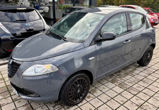 Lancia Ypsilon 5 1.2i - 8V 69 CH ELFANTINO 2014 Gris Clair M�tallis� de 2014