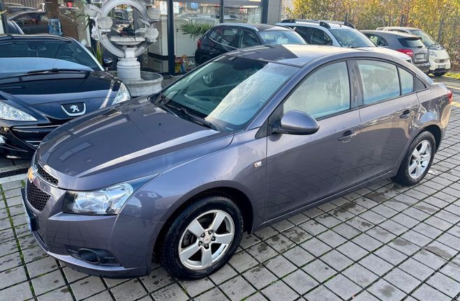 Chevrolet Cruze 1.6 16v 124ch LS Gris Fonc� M�tallis� de 2011