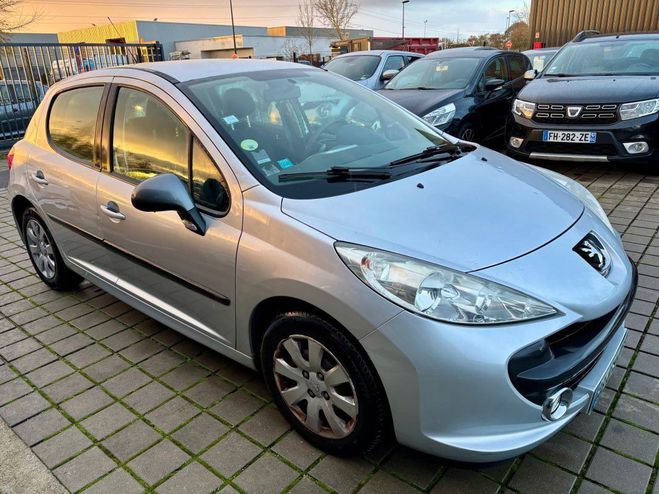Peugeot 207 1.4E PREMIUM 2-TRONIC Gris M�tallis� de 2009
