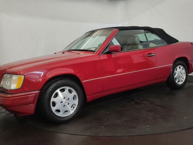 Mercedes Classe E E320 cabriolet Rouge de 1995