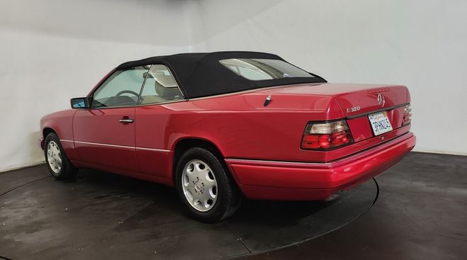 Mercedes Classe E E320 cabriolet Rouge de 1995