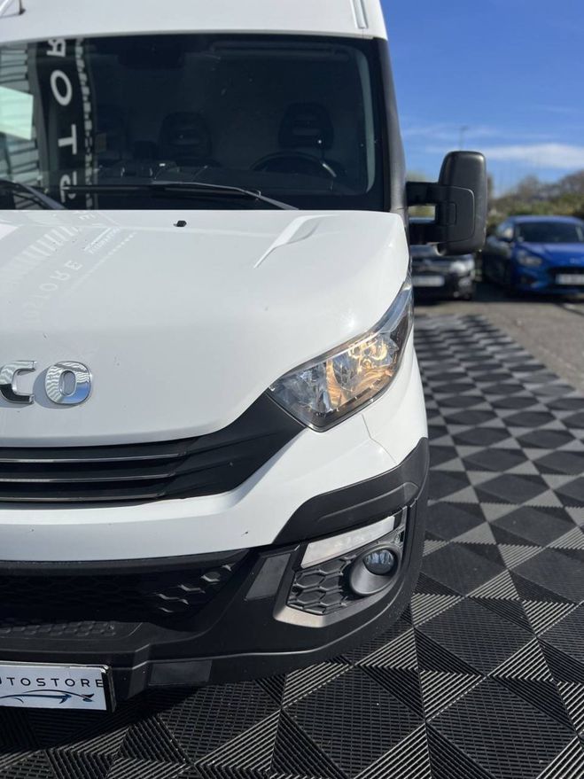 Iveco Daily 35-S14 VU 2.3D 136CH BVA BLANC de 2018