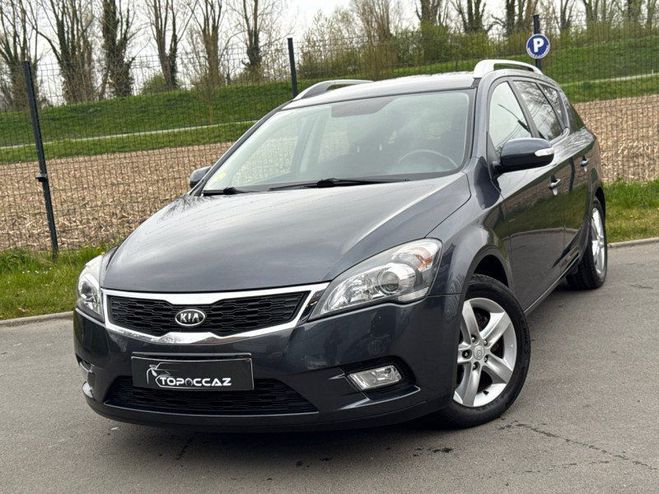 Cliquer pour voir la photo suivante Kia Ceed d SW CEED 1.6 CRDI 115CH ACTIVE * 101.00 GRIS de 2012