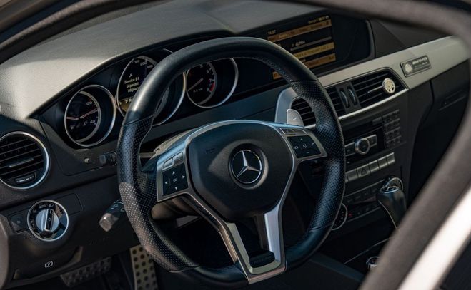 Mercedes Classe C C63 AMG 6.2 V8 457CH Berline SUIVI COMPL Gris de 2011