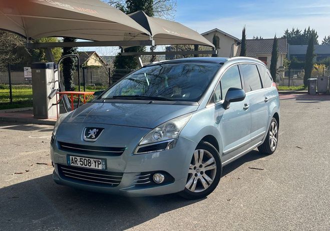Peugeot 5008 7 PLACES 112CH-1.6 HDI Gris de 2010