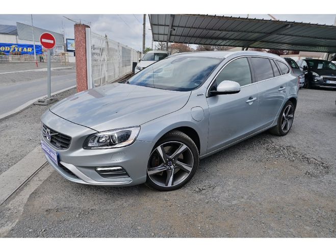 Volvo V60 Plug-in Hybrid D6 AWD 215   68 ch R-Desi Blanc de 2014
