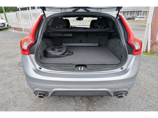 Volvo V60 Plug-in Hybrid D6 AWD 215   68 ch R-Desi Blanc de 2014