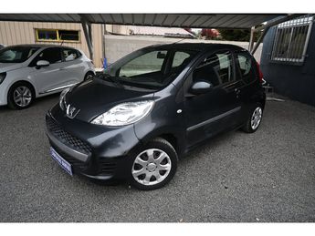  Voir d&eacute;tails -Peugeot 107 1.0e 12V 68ch BLUE LION Trendy &agrave; Cournon-d'Auvergne (63)