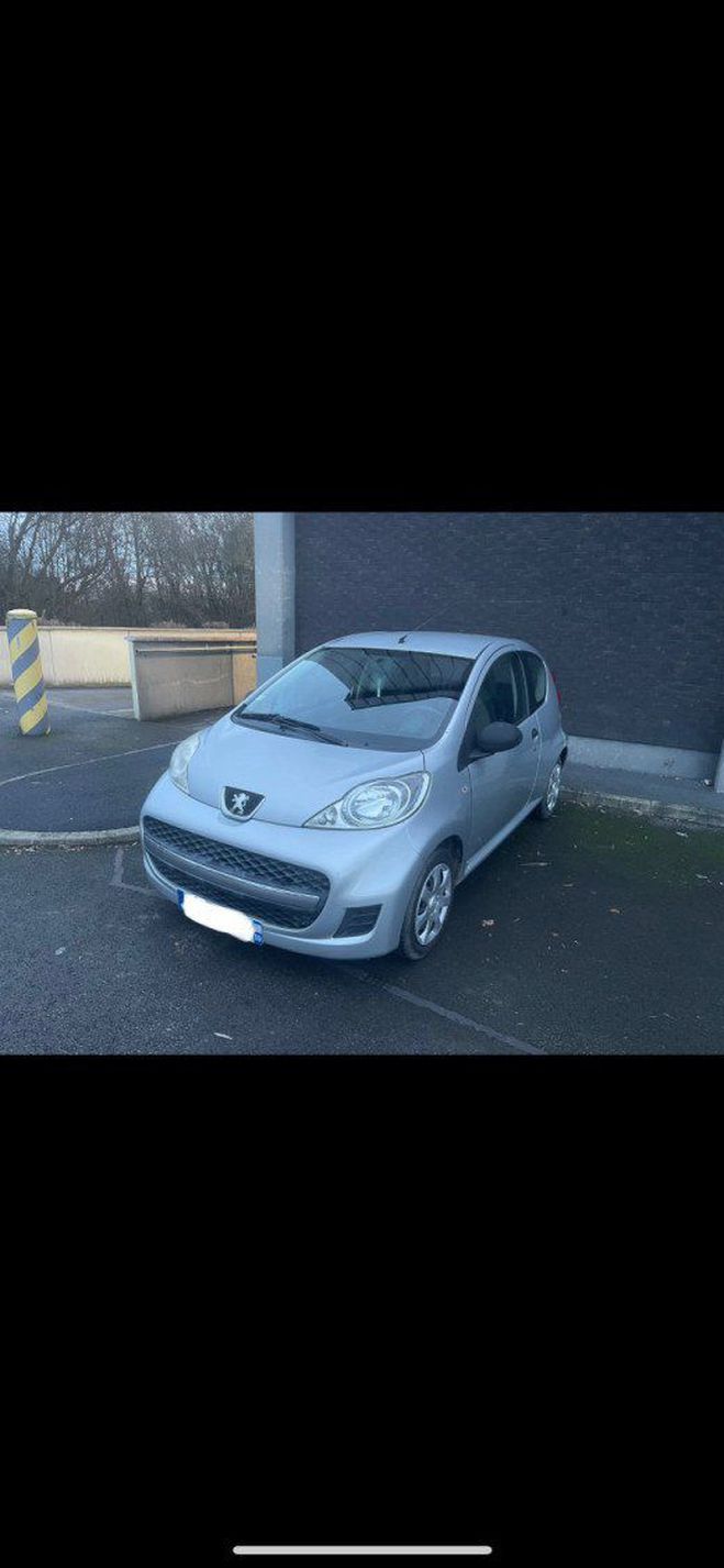 Cliquer pour voir la photo suivante Peugeot 107 Gris de 2011