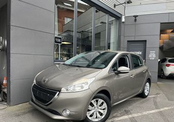  Voir d&eacute;tails -Peugeot 208 1.4 hdi &agrave; Neuville-en-Ferrain (59)