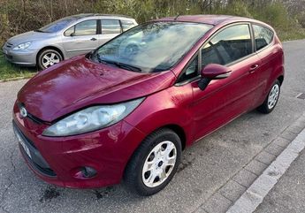  Voir d&eacute;tails -Ford Fiesta  VI 3 portes 1.4 i 16V 96 cv &agrave; Wittenheim (68)