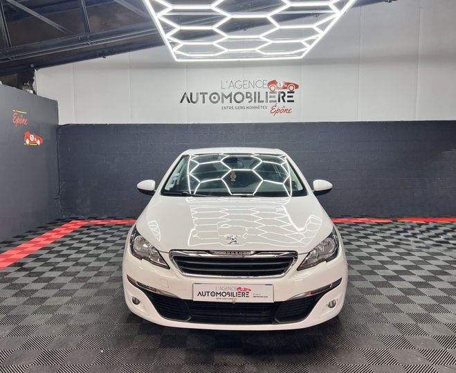 Peugeot 308 1.2 PURETECH ALLURE 130 ch EAT6 6.0 CV Blanc de 2017