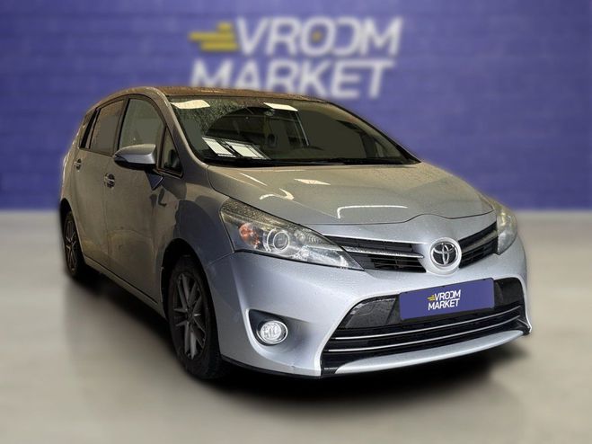 Toyota Verso FEEL! 112 D-4D SkyView SUIVI COMPLET-REG Gris de 2015