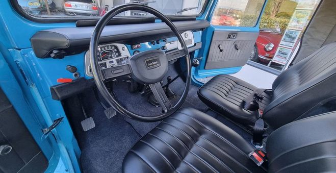 Toyota Land Cruiser BJ42 3.4L diesel 6 places Bleu de 1981