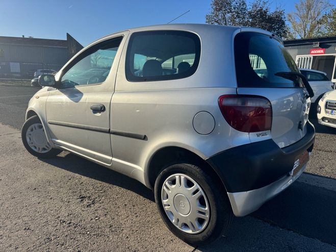 Toyota Yaris 1.0VVT-i 68CH Linea Luna 3p Gris de 2001