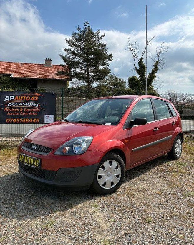 Ford Fiesta Ambiente 1,3L Duratec 69cv Essence Rouge de 2007