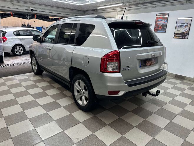 Jeep Compass 2.2 CRD SPORT 163CV 4WD Gris metal de 2011