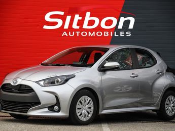  Voir d&eacute;tails -Toyota Yaris Hybrid 116h e-CVT Dynamic Business CAMER &agrave; Saint-�gr�ve (38)