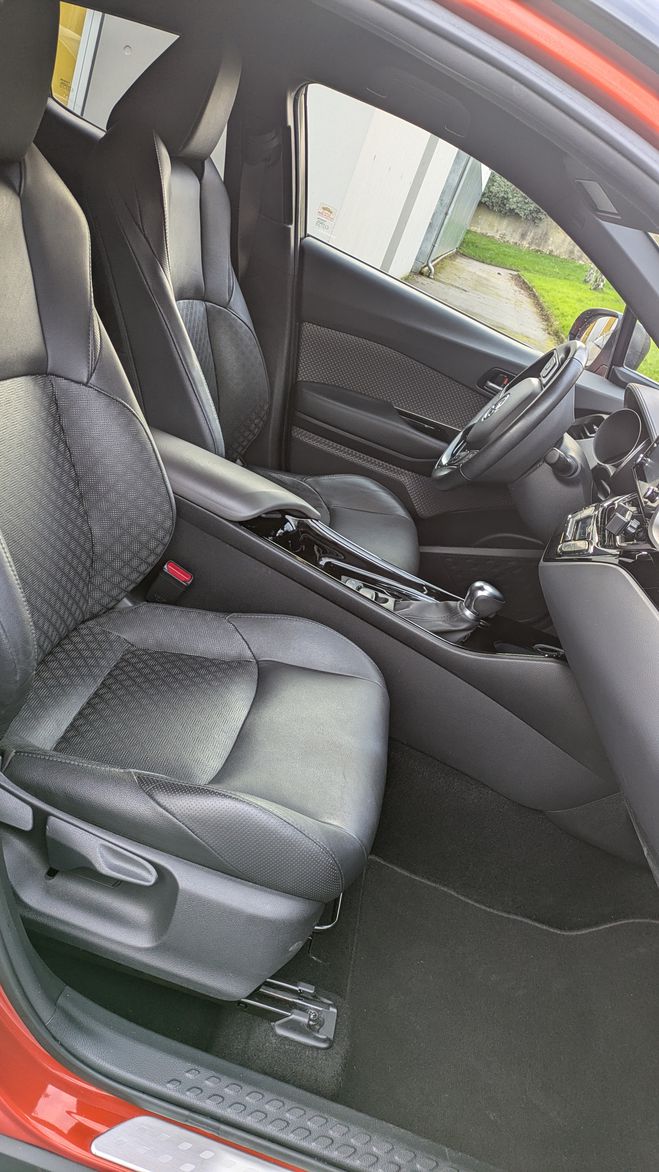 Toyota C HR  Hybride premiere   de 2020