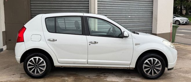 Dacia Sandero 1.5 dci 75 laureate Blanc de 2011