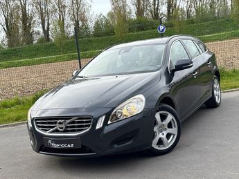  Voir d&eacute;tails -Volvo V60 T3 150CH MOMENTUM - 76.000KM * 1ERE MAIN &agrave;  La Chapelle-d'Armenti�res (59)