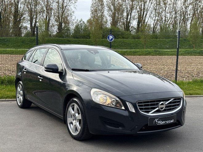 Volvo V60 T3 150CH MOMENTUM - 76.000KM * 1ERE MAIN BLEU de 2012