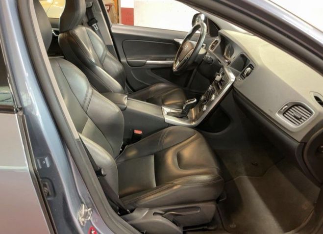 Volvo V60 CROSS COUNTRY D3 150CH GEARTRONIC Grise de 2016