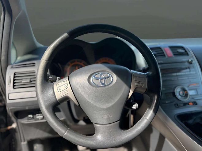 Toyota Auris 126 D-4D LUNA 3P GRIS F de 2008