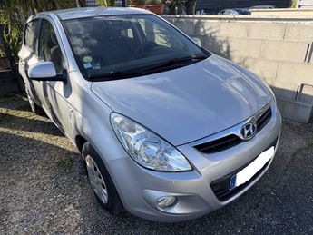  Voir d&eacute;tails -Hyundai I20 1.4 CRDi75 World Cup Euro5 5p &agrave; Saint-Priest (69)