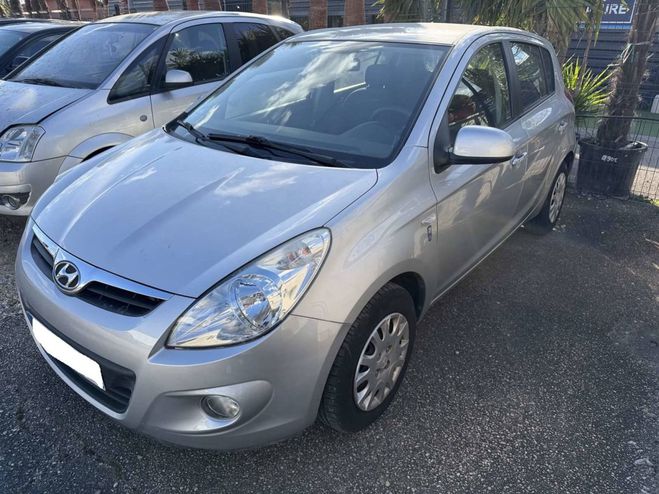 Hyundai I20 1.4 CRDi75 World Cup Euro5 5p GRIS de 2010