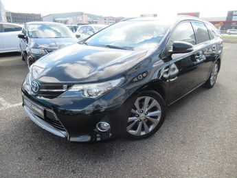  Voir d&eacute;tails -Toyota Auris Touring Sports Hybride 136h Style &agrave; Aubi�re (63)