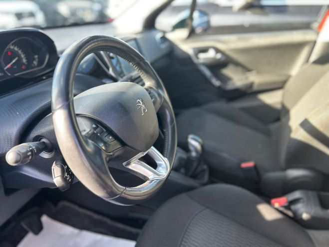 Peugeot 208 Style Rouge de 2017